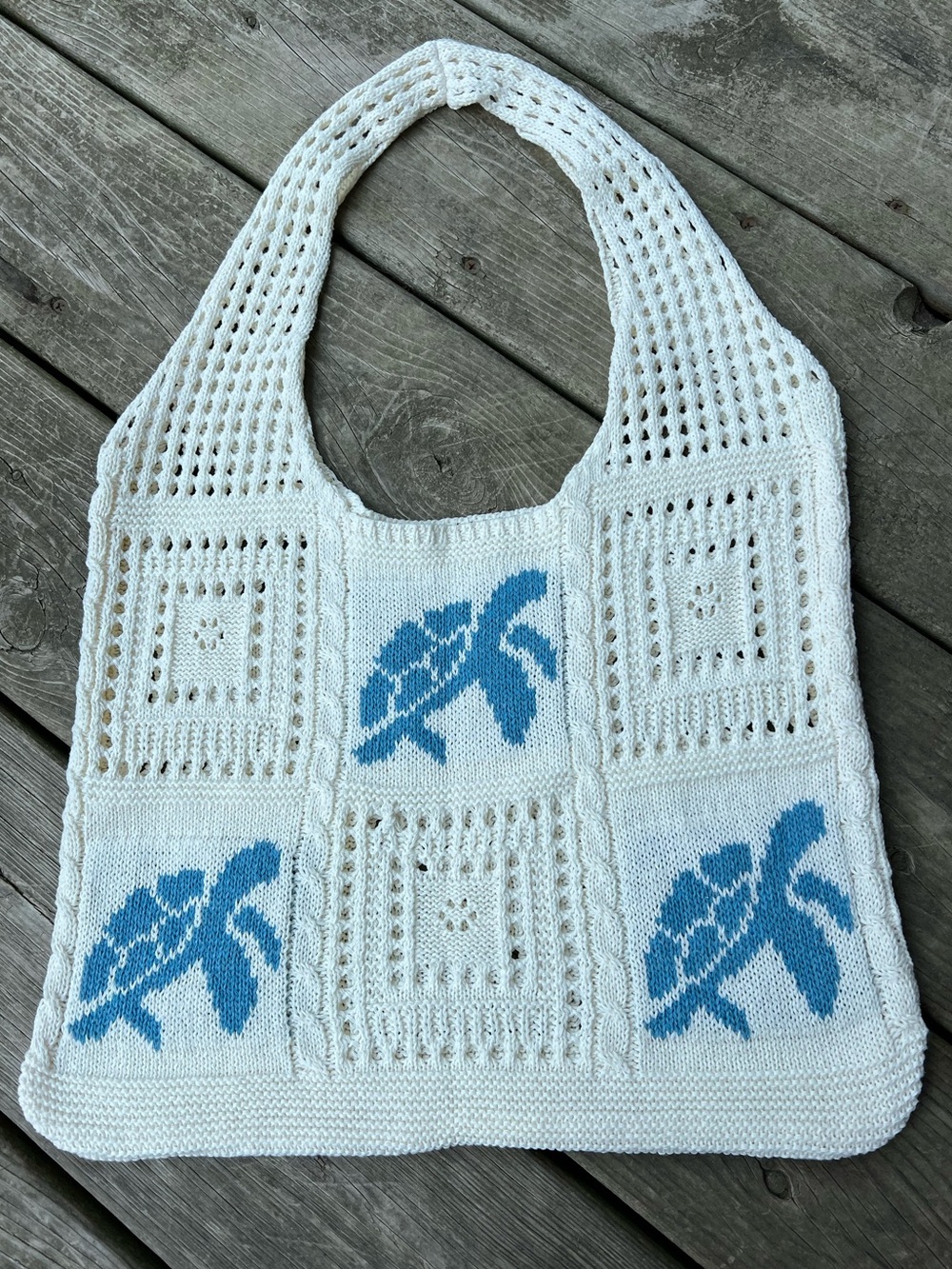 CROCHET TOTE BAG with BLUE TURTLE ACCENTS - Picture 13 of 16